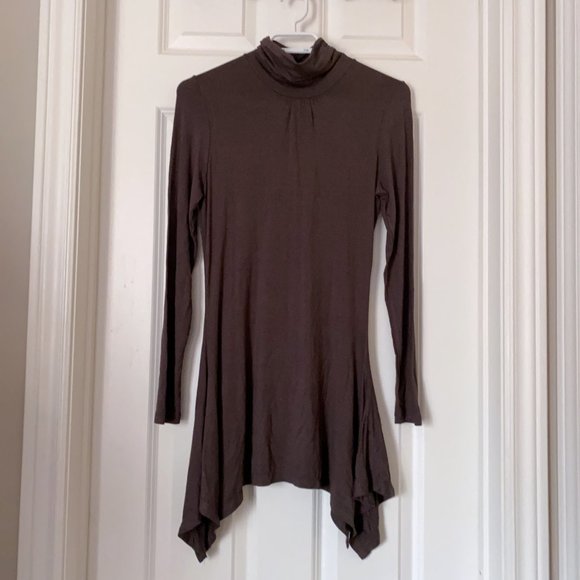 New Le Chateau soft Lightweight Turtleneck Long Sleeves Swing Dress - Picture 5 of 5